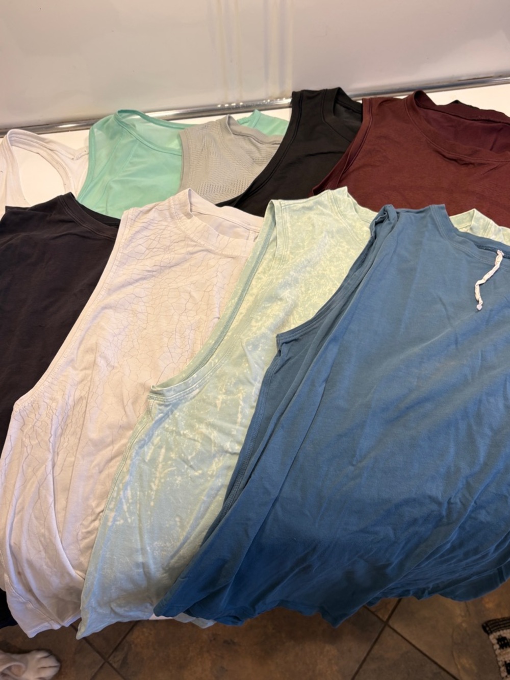Lululemon lot of 9 Muscle Tee Bundle mostly size 8